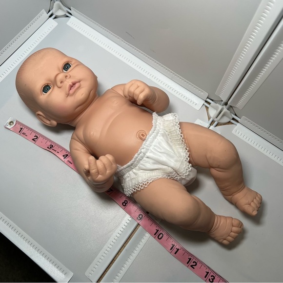 2002 Cititoy Realistic NewBorn Baby Doll Belly Button Light Blue Eyes Nude 10” - Picture 3 of 6